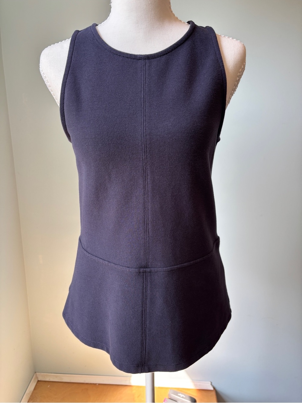 Ann Taylor Navy Textured Peplum Tank Top Women’s Size  Small